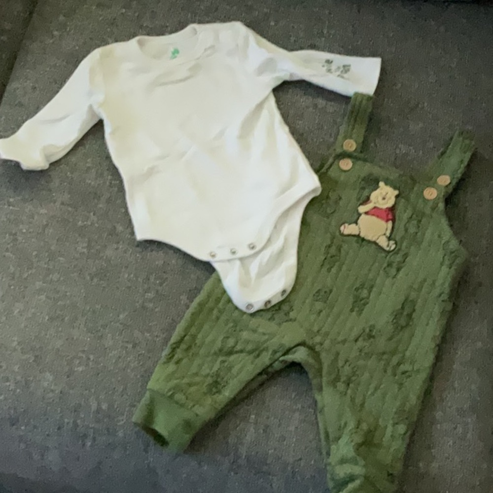 Disney Winnie the Pooh Bodysuit and Overalls Set